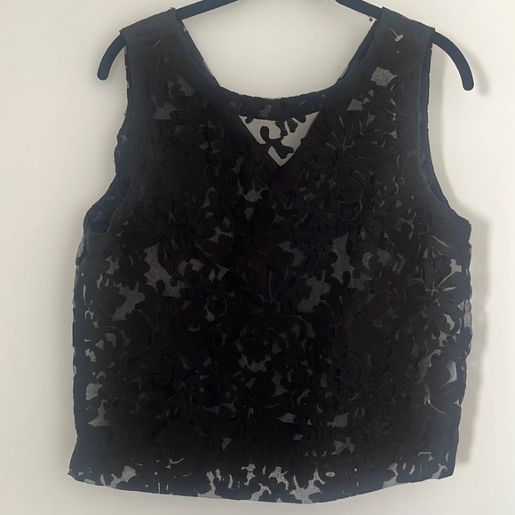 Banana Republic Tops - Banana Republic Embroidered top size S